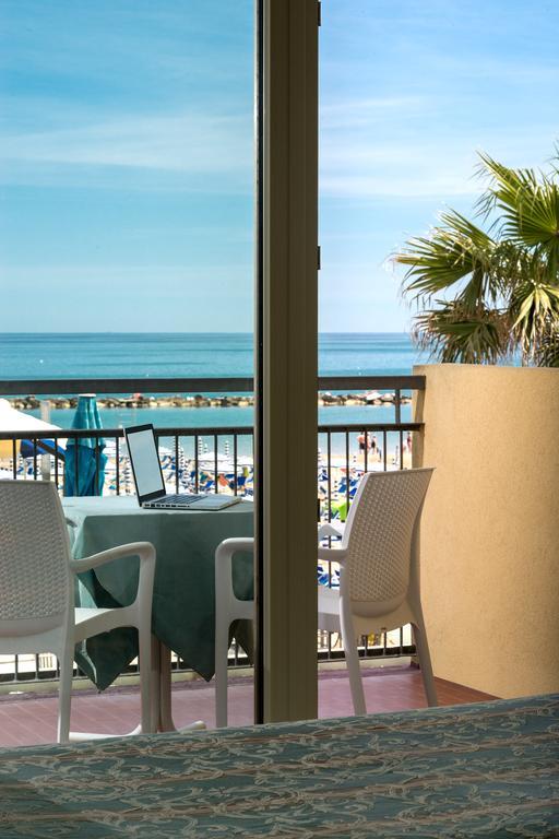 Hotel Belsoggiorno Католика Екстериор снимка